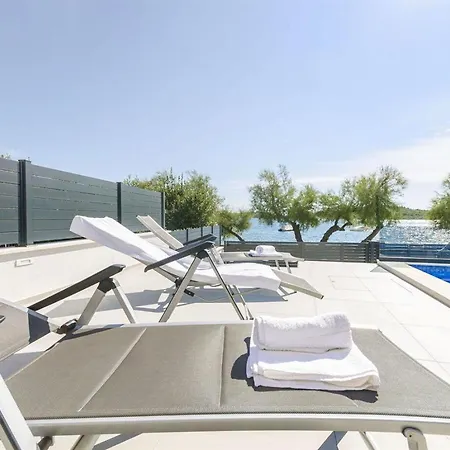 Apartmán Adriatic With Pool *