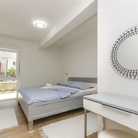 Apartmán Adriatic With Pool