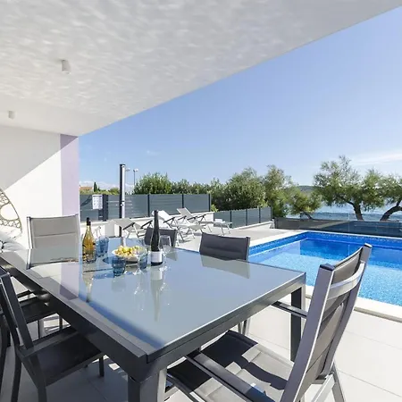 Adriatic With Pool Apartmán *