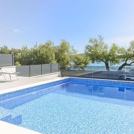 Adriatic With Pool Apartment