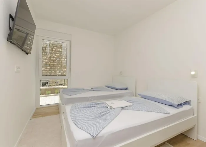 Adriatic With Pool Apartment *