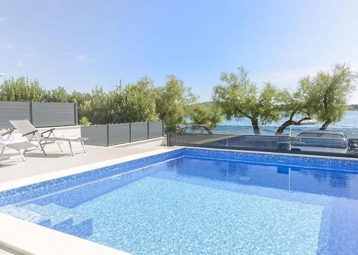 Adriatic With Pool Apartment